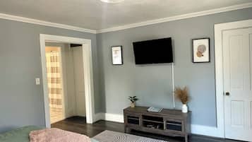 1 bedroom, desk, free WiFi, bed sheets