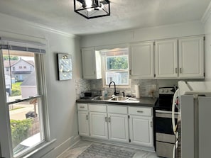 Refrigerador, microondas, horno, placa de cocina