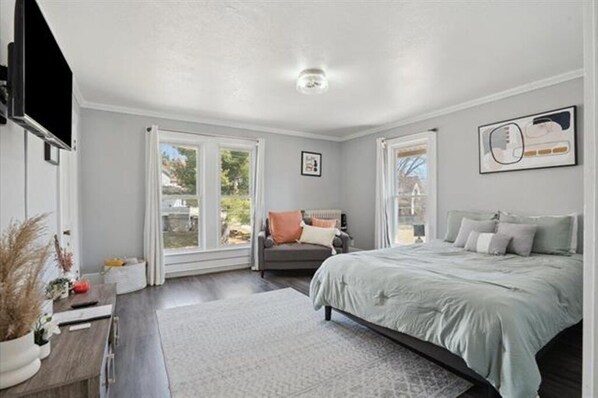 1 bedroom, desk, free WiFi, bed sheets