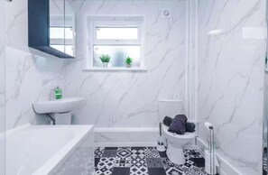 Bathroom - 3 Barthomley Crescent (Crewe)