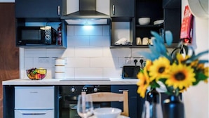Apartment | Makan dalam bilik