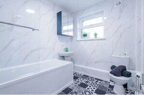 Apartment | Bathroom