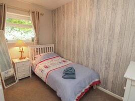 2 bedrooms, individually decorated, individually furnished, free WiFi