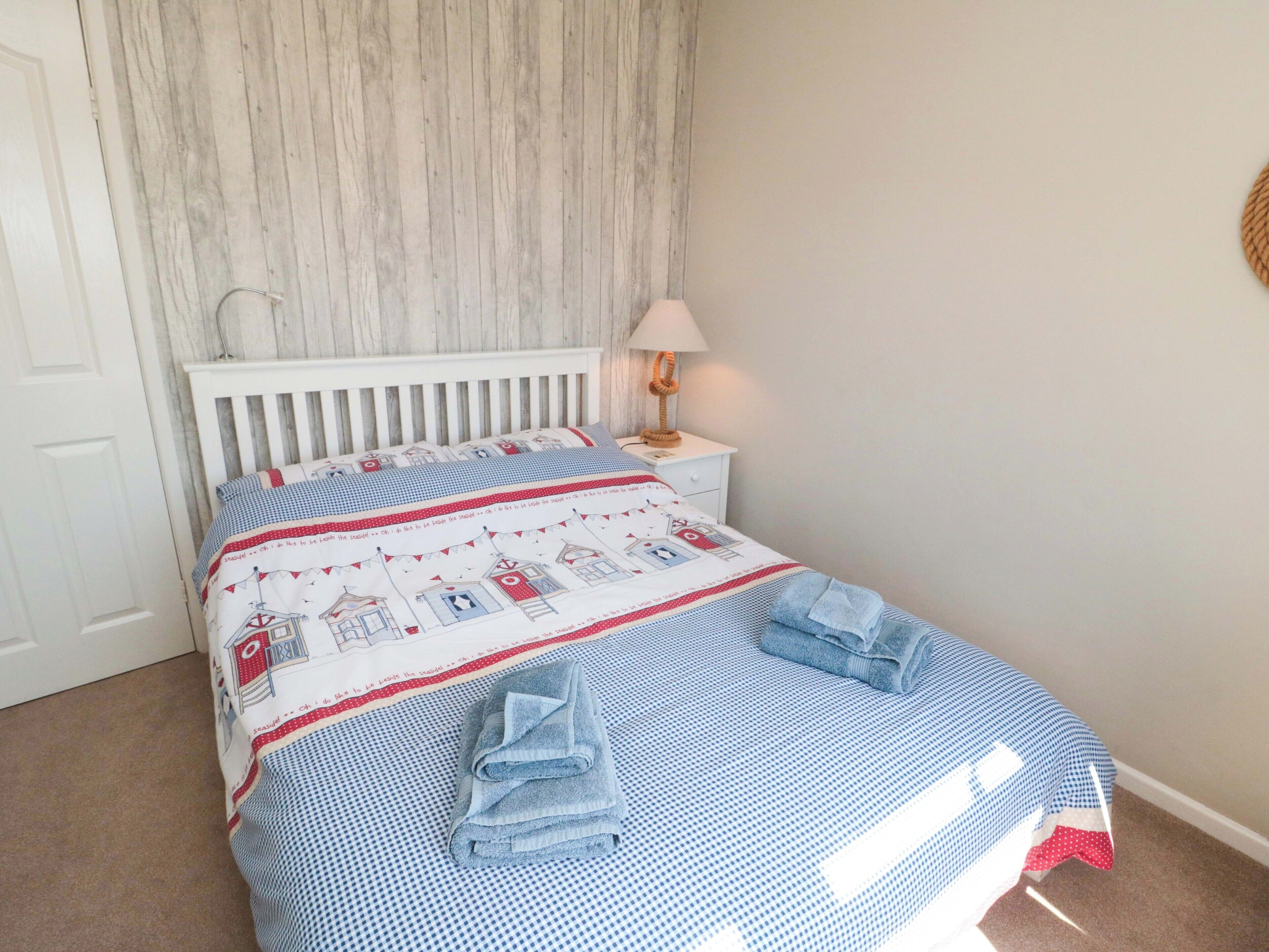 2 عدّة غرف نوم وبديكورات فريدة لكل غرفة وطراز فريد لكل وحدة