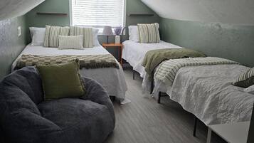 2 bedrooms, iron/ironing board, free WiFi, bed sheets