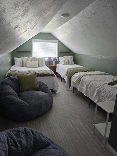 Cozy and clean, with a homey feel!