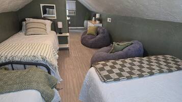 2 bedrooms, iron/ironing board, free WiFi, bed sheets