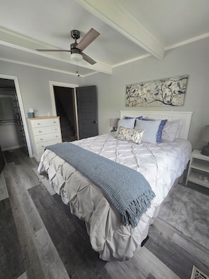 2 bedrooms, iron/ironing board, free WiFi, bed sheets