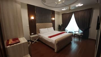 Iron/ironing board, WiFi, bed sheets