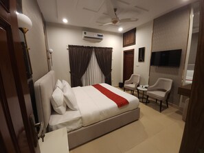 3 dormitoris, planxa i posts de planxar, wifi i roba de llit 