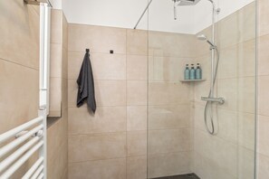 Shower, hair dryer, towels, soap - Cedar - Super Central - 15 min Willingen + Switch (Brilon)