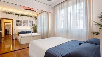 2 bedrooms, iron/ironing board, WiFi, bed sheets