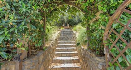 Walk 2 Universal Vintage Hollywood Hills Spanish Colonial House w/ Views