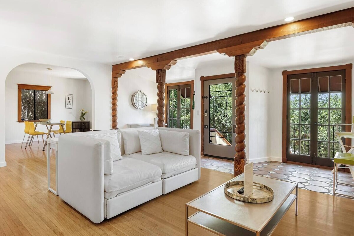 Walk 2 Universal Vintage Hollywood Hills Spanish Colonial House w/ Views