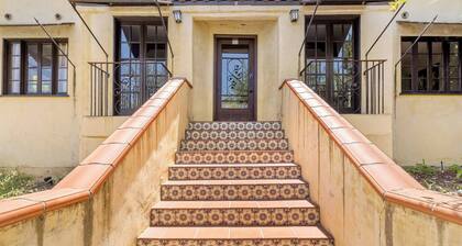 Walk 2 Universal Vintage Hollywood Hills Spanish Colonial House w/ Views