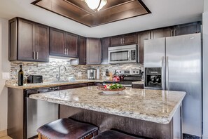 Fridge, microwave, oven, stovetop - Beautiful 1 BR Oasis Maui Banyan (Kihei)