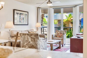 TV, books - Beautiful 1 BR Oasis Maui Banyan (Kihei)