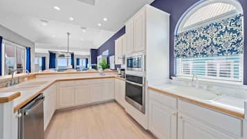 House, Multiple Beds (Candy Land) | Private kitchen