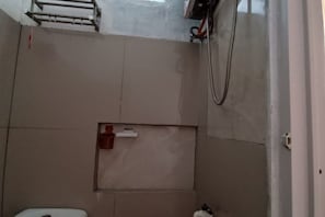 Standard Double Room | Bathroom | Shower, towels