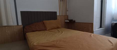 Deluxe Double Room | Desk, free WiFi, bed sheets
