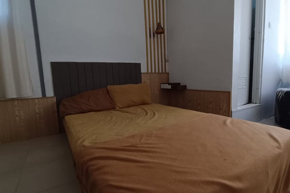 Deluxe Double Room | Desk, free WiFi, bed sheets