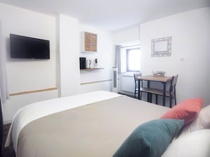 WiFi, bed sheets
