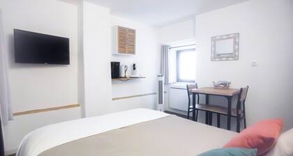 Chambre indépendante avec salle de bain privée
