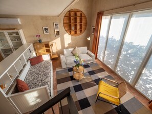 TV - Green Lodge - Apartment 10 - 1 BR, 1 BATH (Cressa)