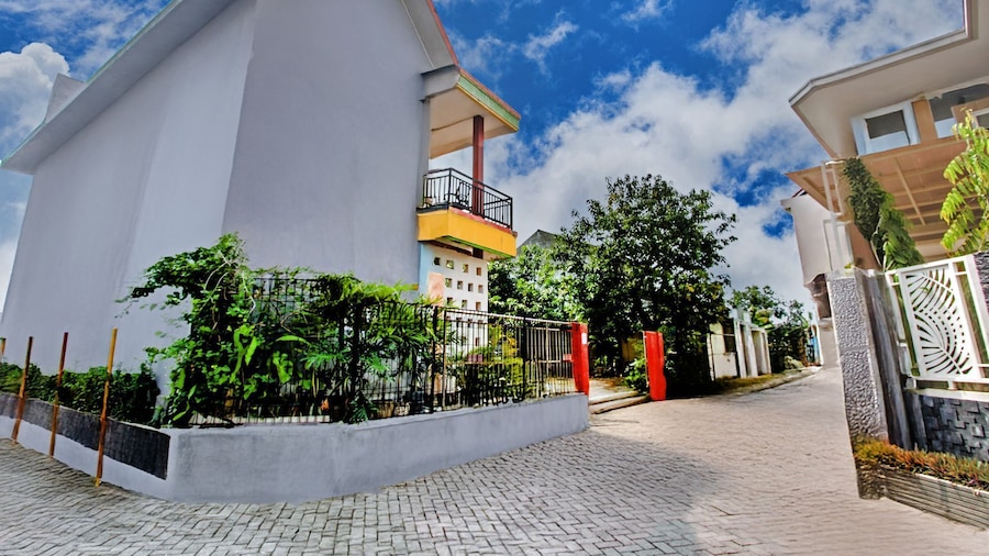 OYO 94683 Oteng Stay