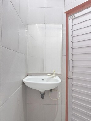 Deluxe Double Room | Bathroom