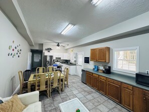 Micro-ondes, four, plaque de cuisson, lave-vaisselle