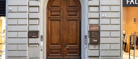 تفاصيل الفندق من الخارج