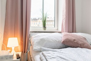 Iron/ironing board, WiFi, bed sheets