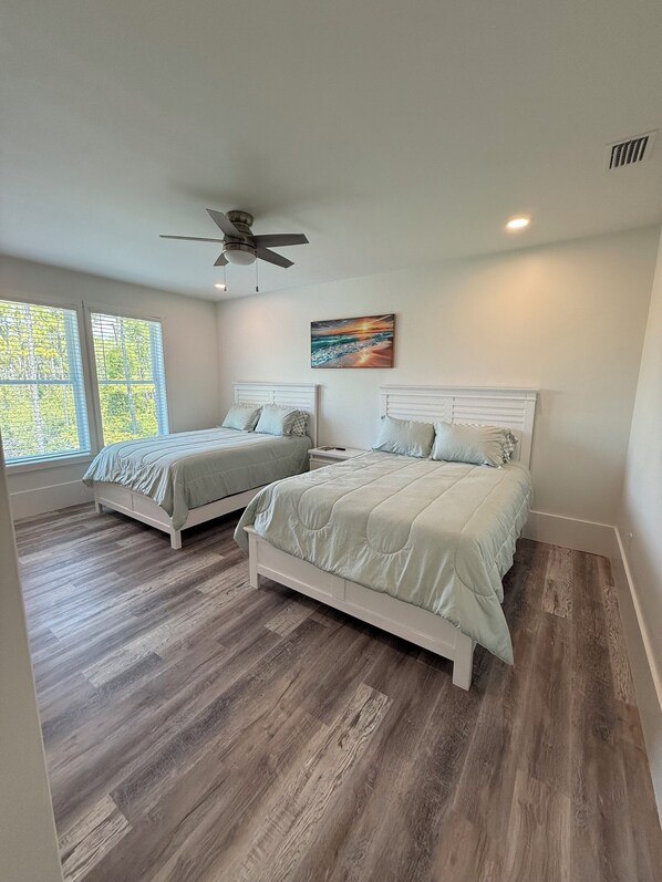 6 bedrooms, iron/ironing board, WiFi, bed sheets