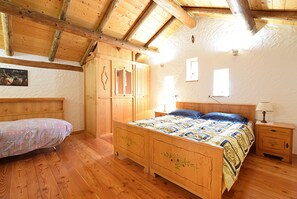 Cabane, vue montagne