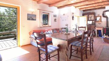 Cabin, Mountain View | Dining room