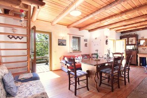 Cabin, Mountain View | Dining room