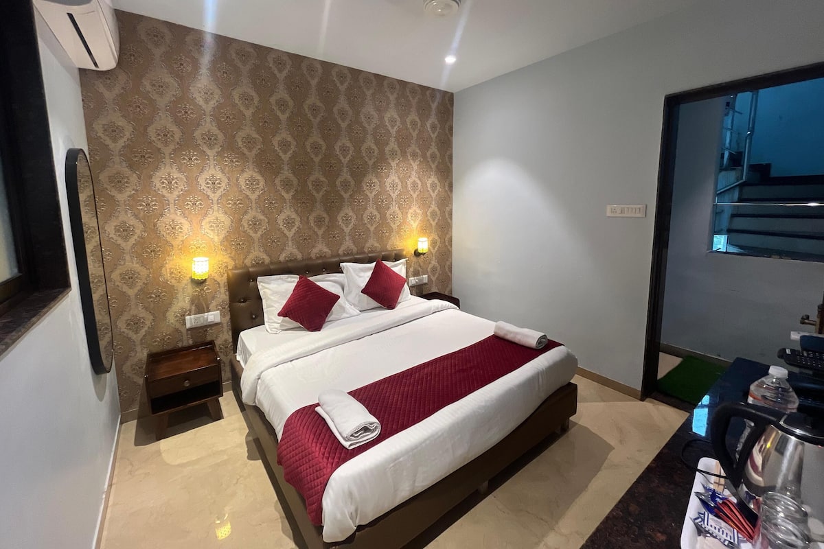 Standard Room | Laptop workspace, free WiFi
