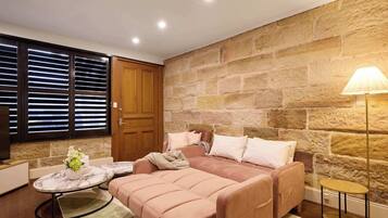 Télévision, baby-foot, espaces bureaux