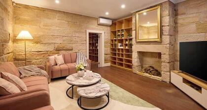 Cathedral St + Parking | Mins to Wharf & Botanic