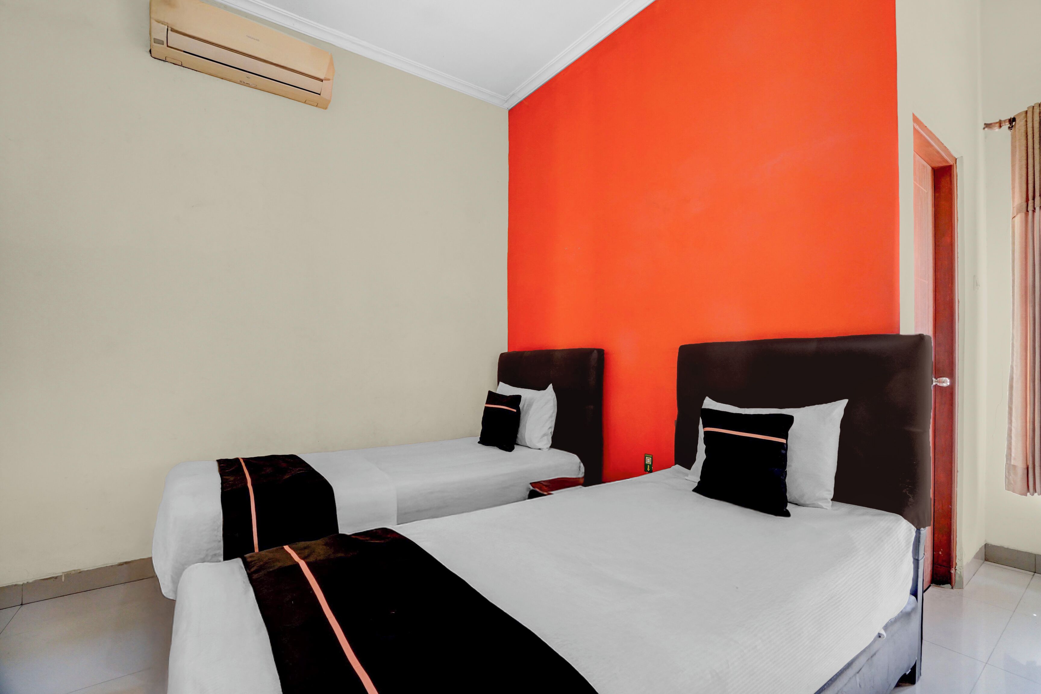 Deluxe Twin Room | Free WiFi, bed sheets