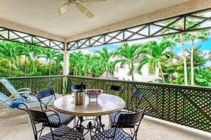 Căn hộ, 2 phòng ngủ, hồ bơi riêng, quang cảnh biển | Ban công