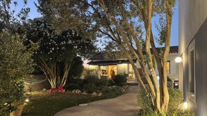 Property grounds - BEAUTIFUL HOUSE IN PROVENCE (Avignon)