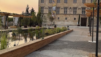 Enceinte de lâhĂ©bergement