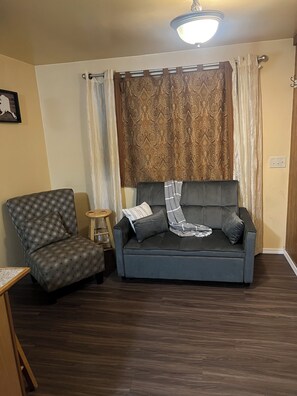 Living area - 1 bedroom apartment in Ketchikan (Ketchikan)