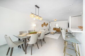 Dining - Beach Garden Apartment with Private Pool (carolina)