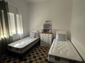 2 bedrooms, iron/ironing board, WiFi, bed sheets