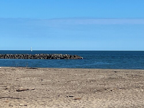 Appartement 1er étage d'une maison de famille, à 50 m de la plage.
