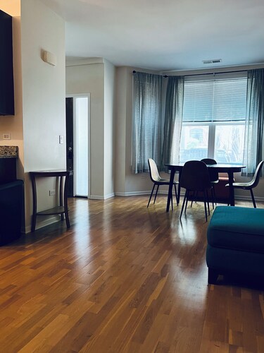Stylish 1BR in Bronzeville Near Downtown Cozy Stay w/ Free Wifi