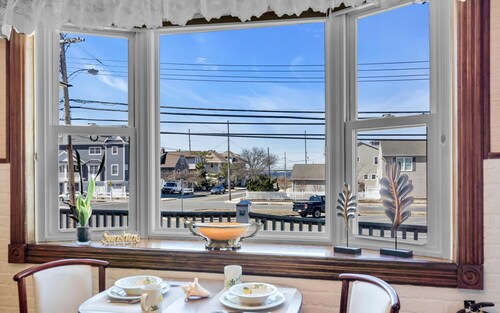 3 Bedroom Beach house situated 10 houses from the beach Seaside Park - parking